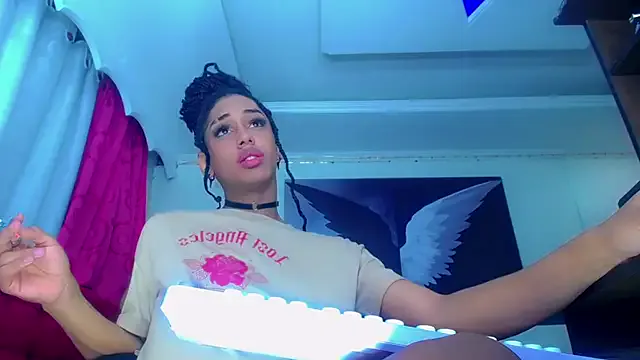 NahomiCamper on StripChat