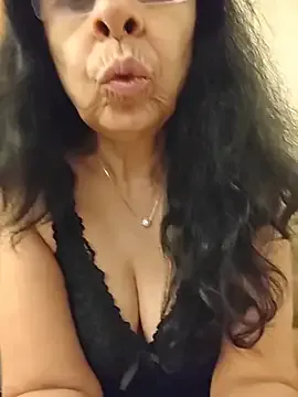 NakedMILFx on StripChat