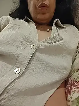 NakedMILFx — Fingers in pussy