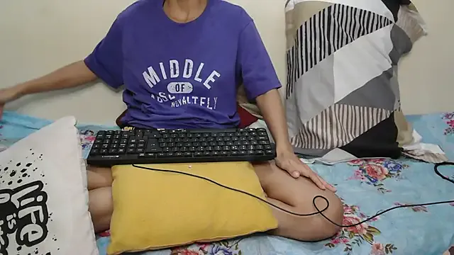 NaughtyThrouple007 on StripChat