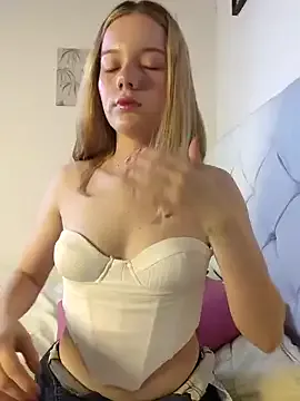 NicoleCut on StripChat