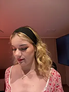 NicoleCut on StripChat