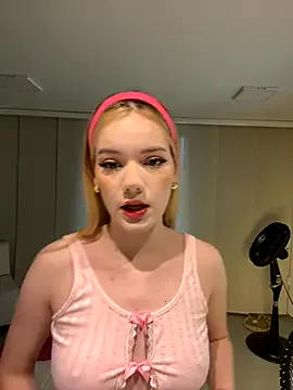 NicoleCut on StripChat