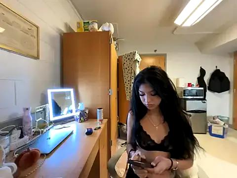 Private petitelatinateen on StripChat