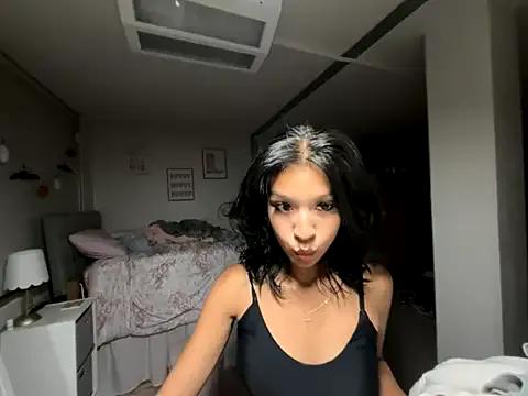 Private petitelatinateen on StripChat