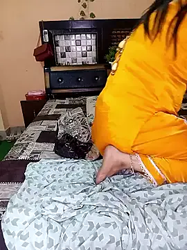 PRIYA_22 on StripChat