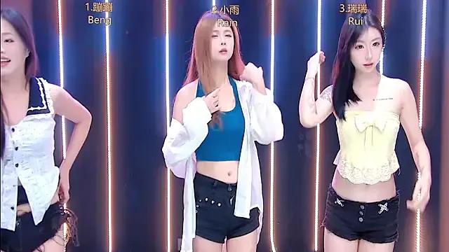 queen-001 on StripChat 