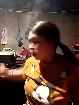 quynhkoolbae on StripChat