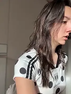 RealJuliette — Show lingerie & ass close cam