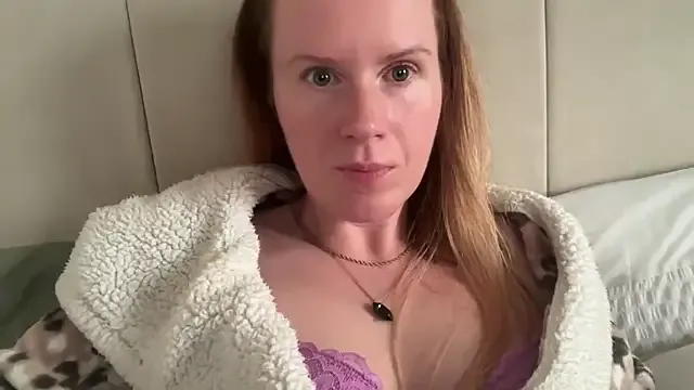 redheadrosie69 on StripChat