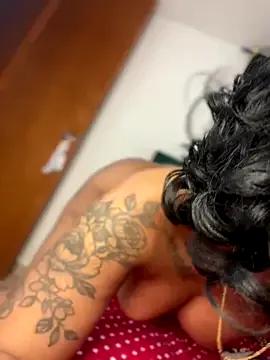 Freechat riri_brunnete on StripChat