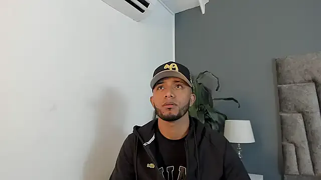 Robin_Rief on StripChat