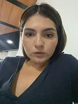 RosaliaVicky on StripChat