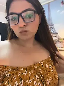 RosaliaVicky on StripChat