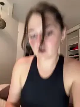 Freechat RoseViki on StripChat