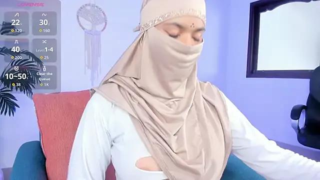 saray_halam on StripChat 