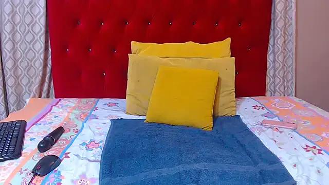 Freechat sexychocolatbox10 on StripChat