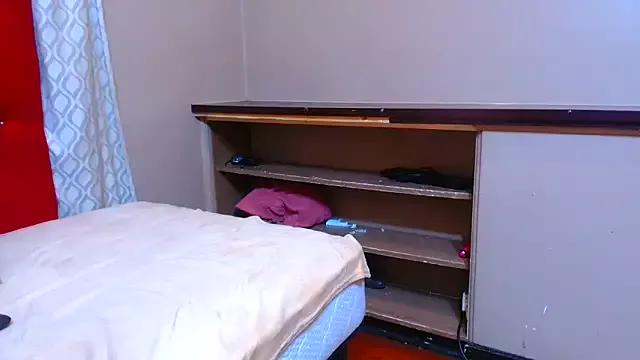 Freechat sexychocolatbox10 on StripChat