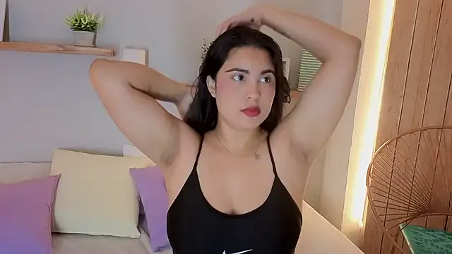 shainadavis on StripChat