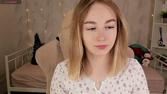 Shy_Polly on StripChat