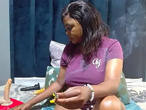 Freechat SpicyKitty33 on StripChat