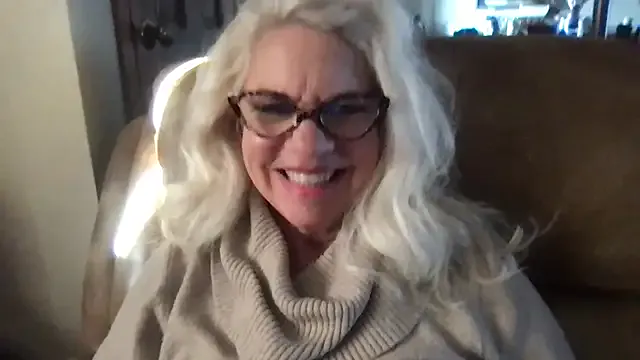 SubMissOlivia on StripChat