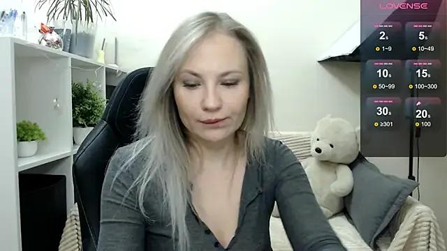 Sunny_bunny6 on StripChat 