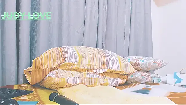 Sweet_Apple01 on StripChat