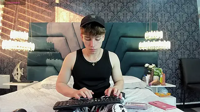 Freechat TaylerWhite on StripChat