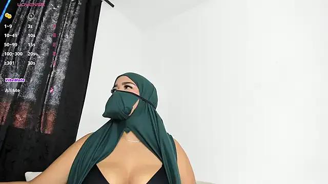 thaira_aly — Show tits