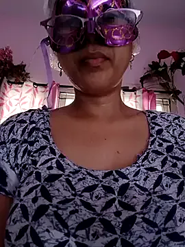 thanusi_2 on StripChat