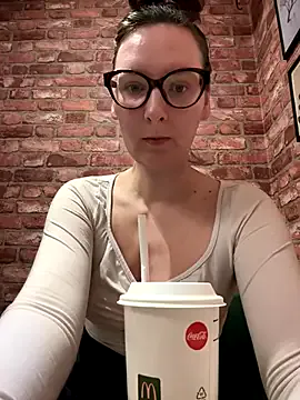 The_Snowwhitee on StripChat