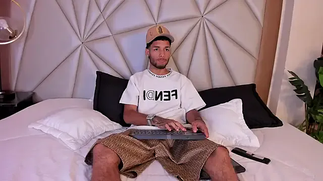 Thiagoferreti on StripChat