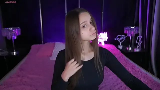 TinyNatalie on StripChat