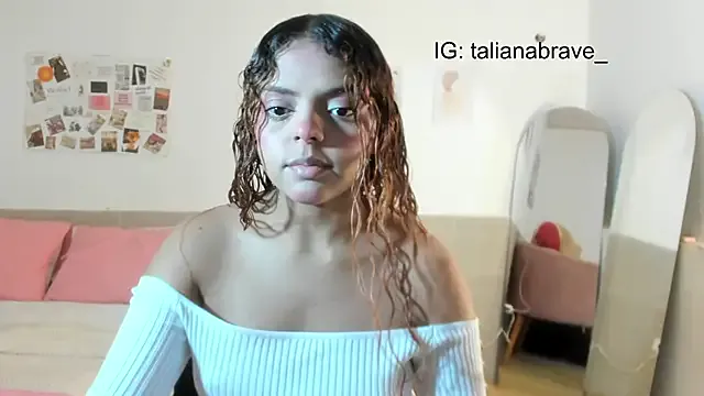 ValienteGirl_ on StripChat