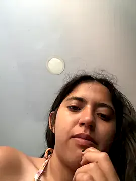 ViolettaSummer on StripChat