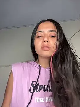 ViolettaSummer on StripChat