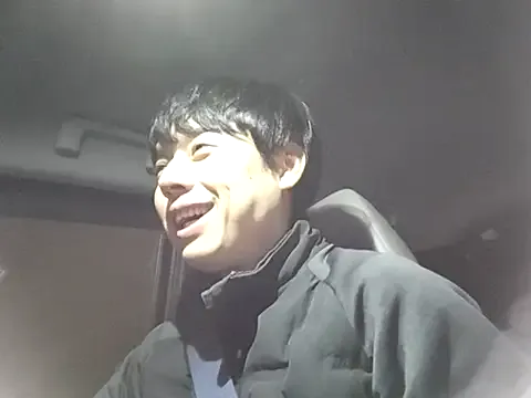 whitebriefboy on StripChat