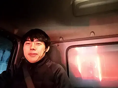 whitebriefboy on StripChat