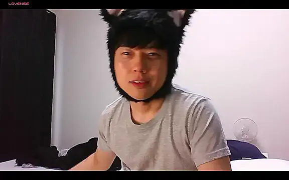 whitebriefboy on StripChat