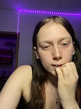 sc YoungLisaa18 is f YoungLisaa18 — Finger Blowjob