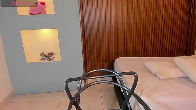 ZaraBlaze5 on StripChat 