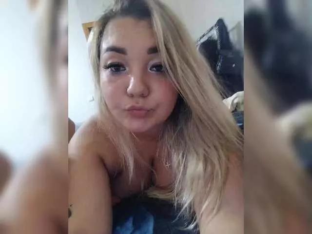 -B-a-D-G-1-r-L from BongaCams