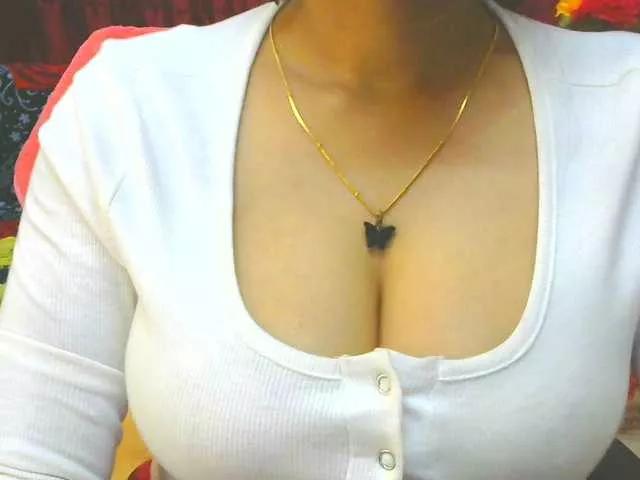 Aarju from BongaCams