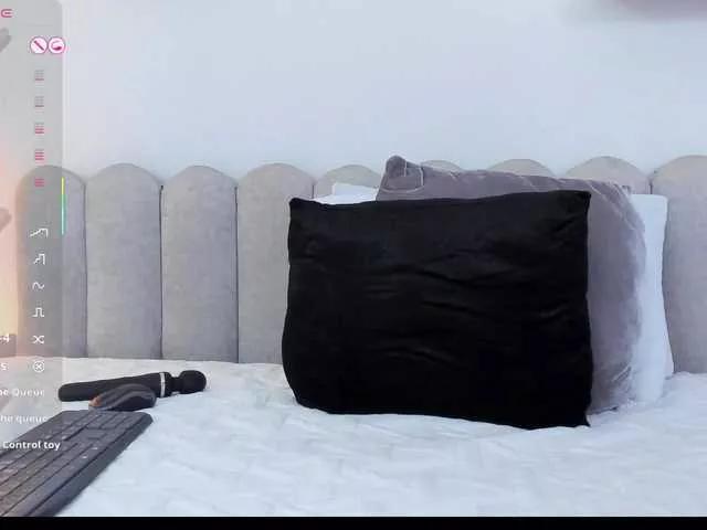 adiila from BongaCams