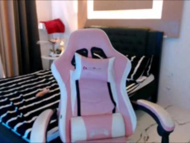 Explore our live girls sluts from our Custom and Multi clubs and checkout exclusive access to highly interactive content, such as shape, hair, titties, pussy type and many more.