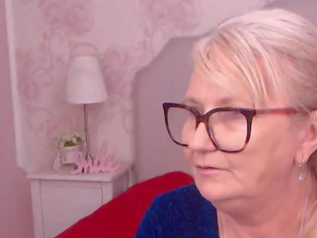 AlanaRichards from BongaCams