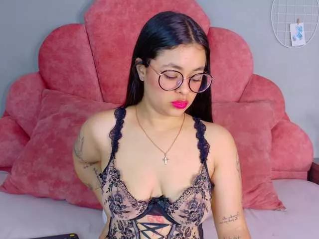 Explore our live girls sluts from our Custom and Multi clubs and checkout exclusive access to highly interactive content, such as shape, hair, titties, pussy type and many more.