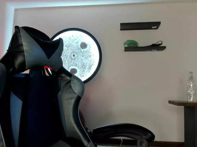 Aleja-00 webcams show profile image 