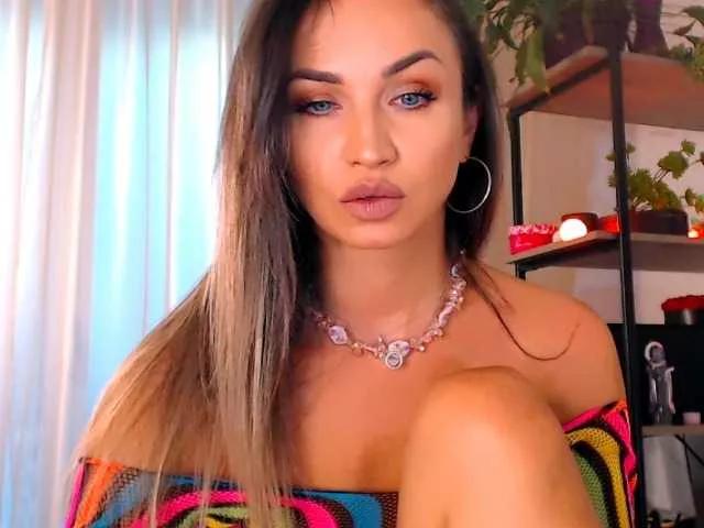 Explore our live girls sluts from our Custom and Multi clubs and checkout exclusive access to highly interactive content, such as shape, hair, titties, pussy type and many more.